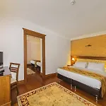 아크라 - 스페셜 카테고리 3*